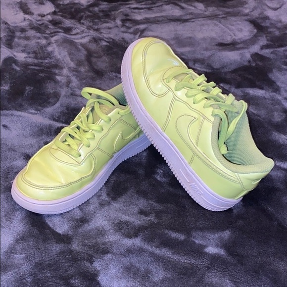COPY - Nike Air Force 1 Patent Leather LV8 Neon Green - Picture 3 of 5